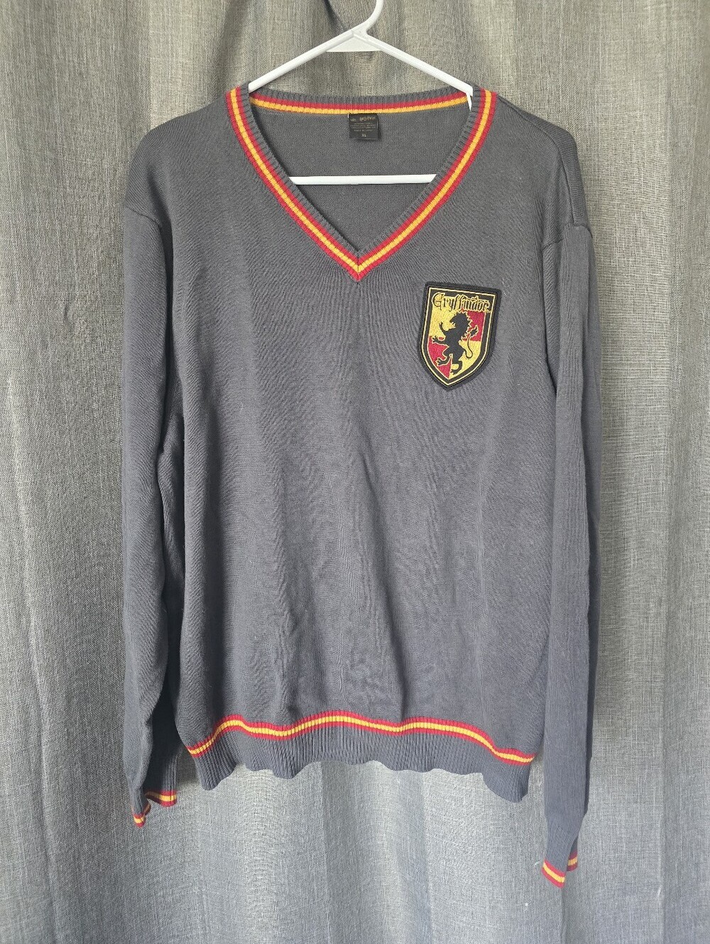 Harry Potter Wizarding World Gryffindor Pullover V-Neck Sweater Costume XL